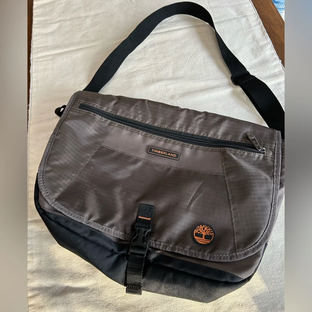 TIMBERLAND Messenger Bag Satchel Laptop Travel bag. Brown/Black. 16”x 13”approx.